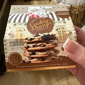 Glam lite cookie dough baking face powder
